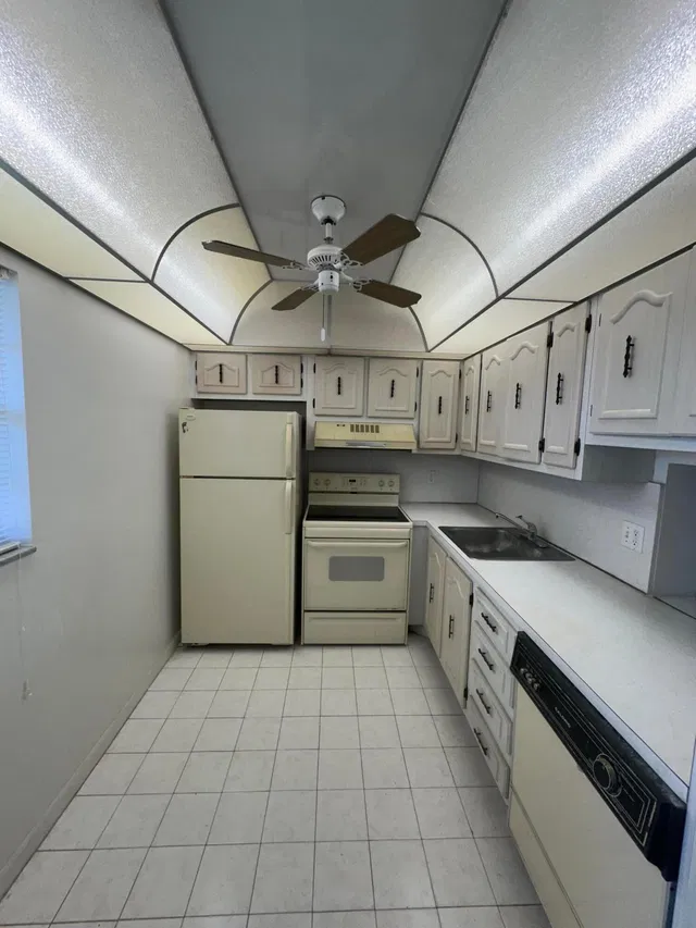 Unit 413 photo 5