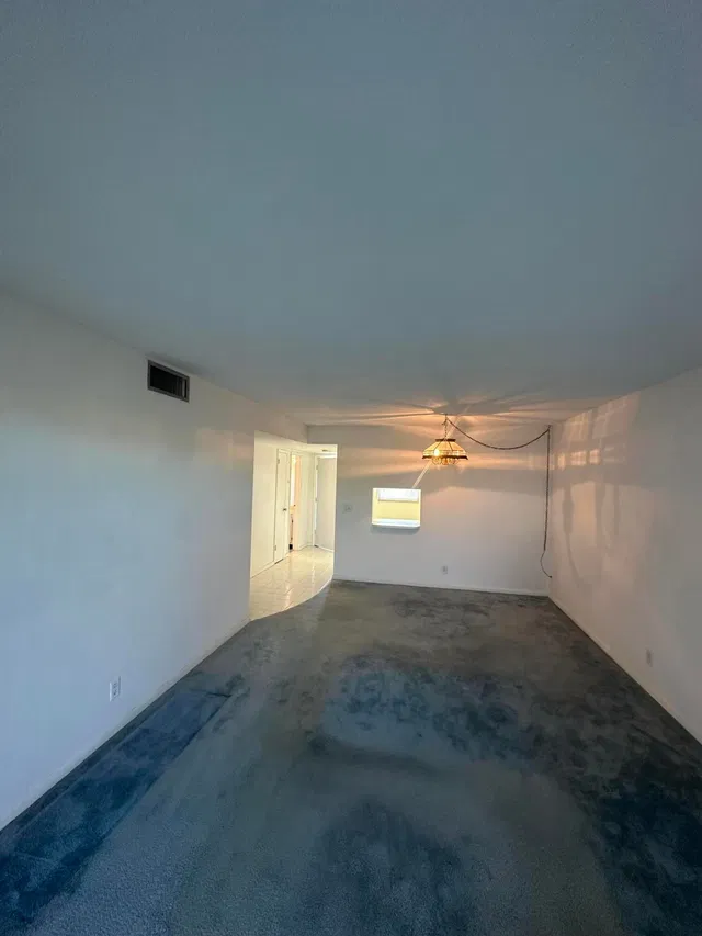 Unit 413 photo 8