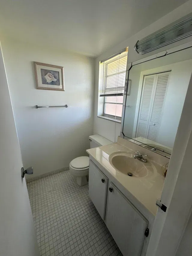 Unit 413 photo 9
