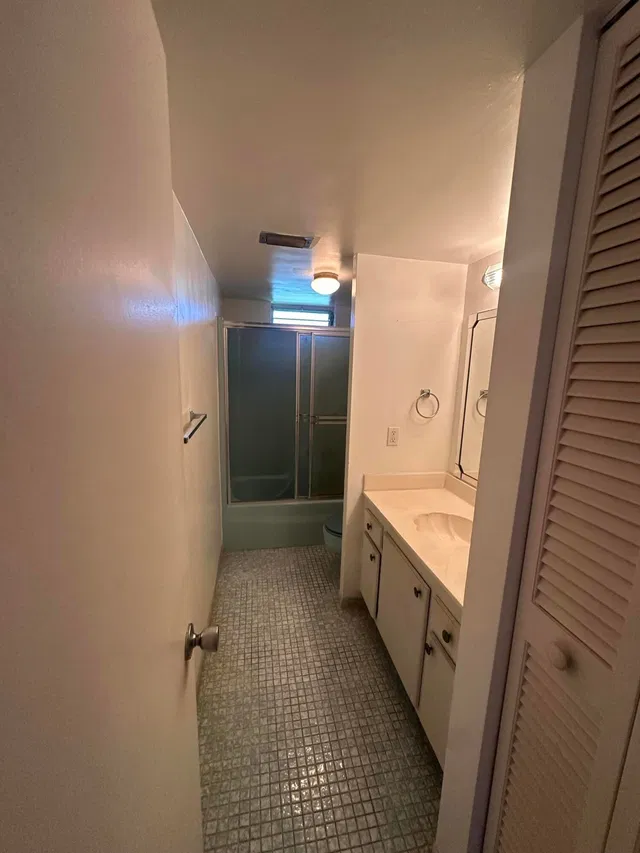 Unit 413 photo 14