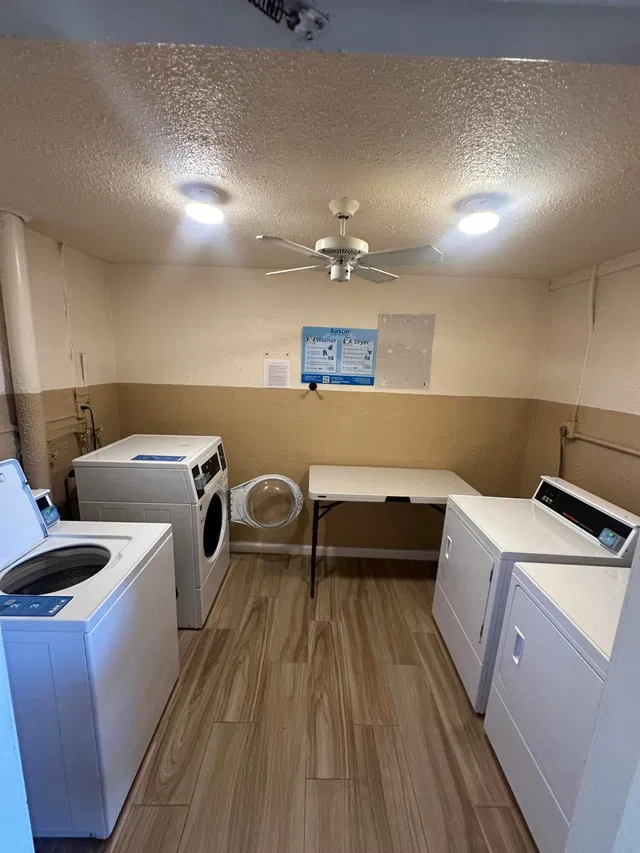 Unit 413 photo 17