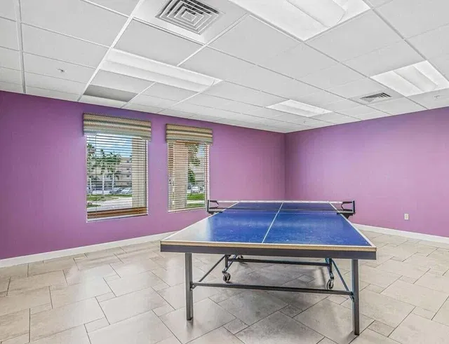 Unit 413 photo 21