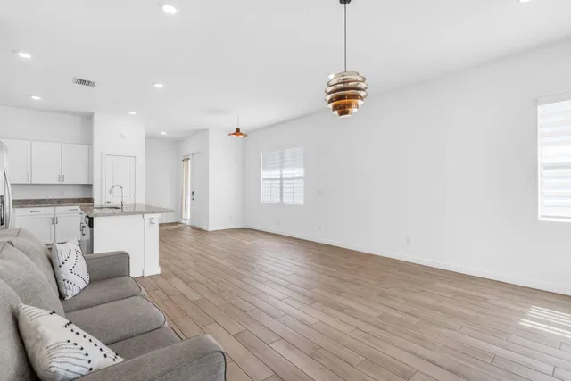  Residence photo 15