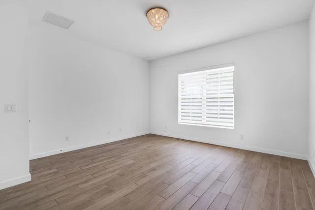  Residence photo 32
