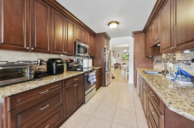Residence photo 3