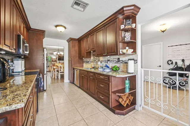 Residence photo 4
