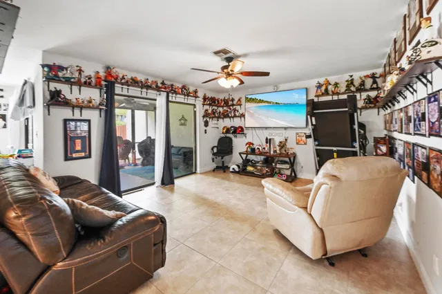 Residence photo 12
