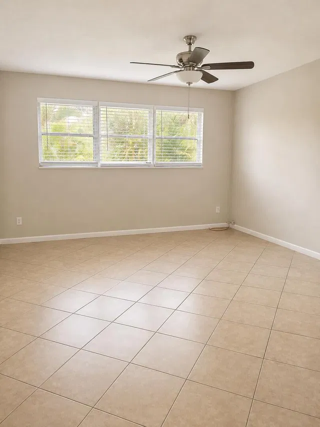  Unit Apt 17 photo 4
