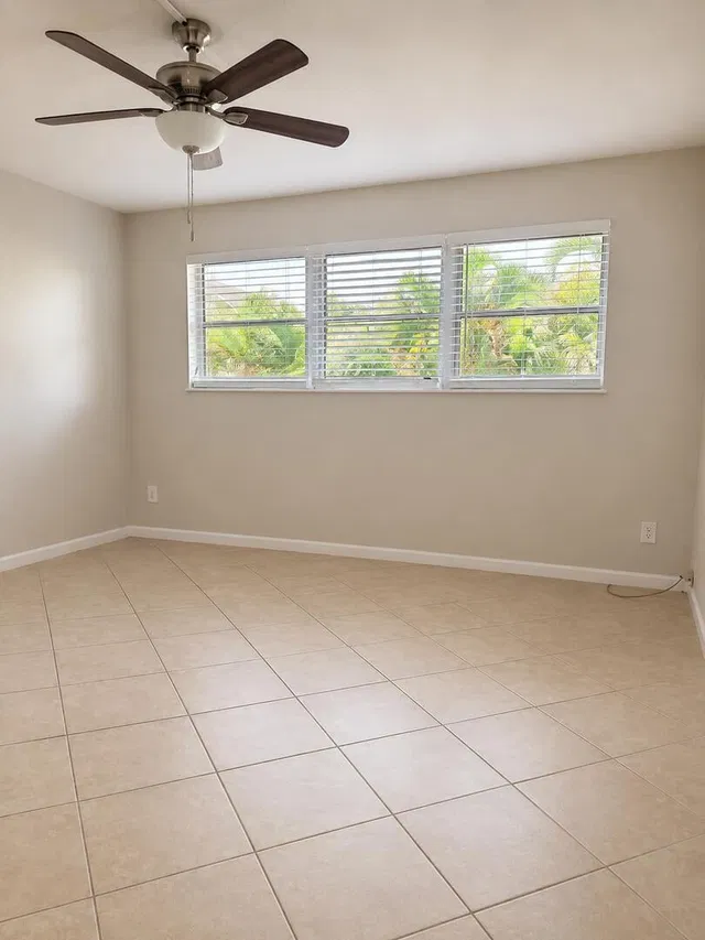  Unit Apt 17 photo 5