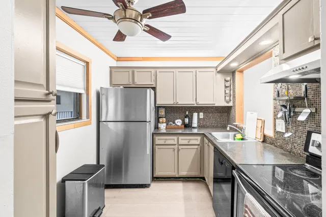  Unit 209 photo 10
