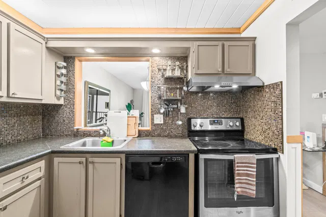  Unit 209 photo 13