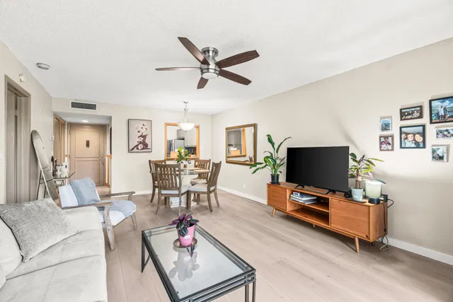  Unit 209 photo 18