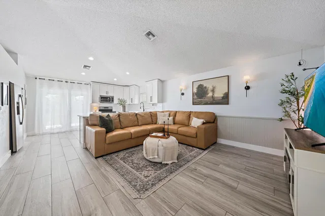  Residence photo 9