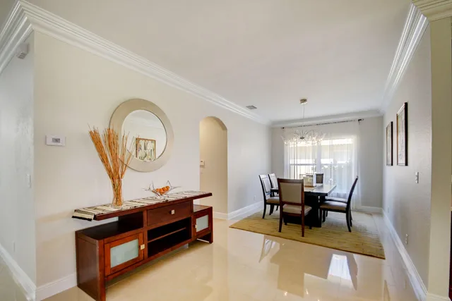 Residence photo 5