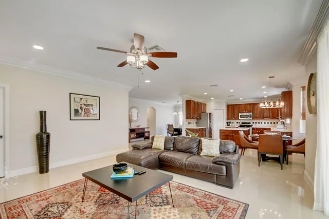 Residence photo 8