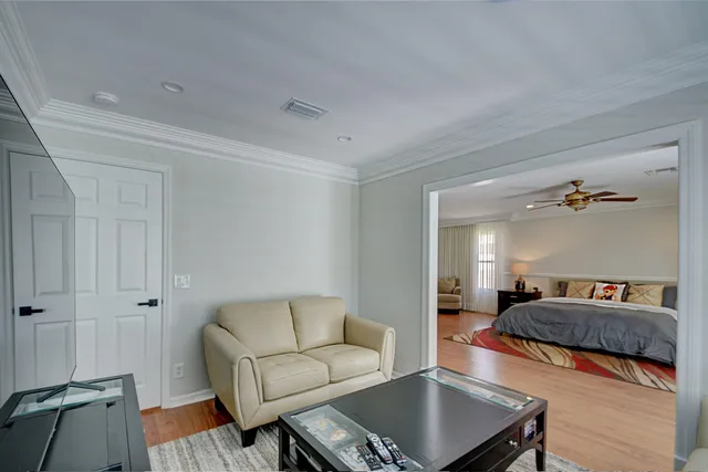 Residence photo 18