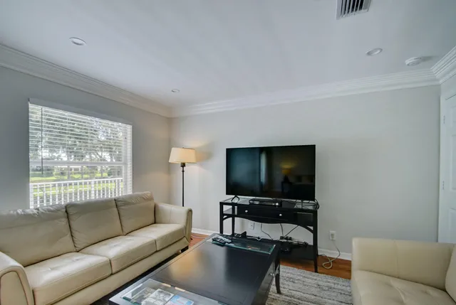 Residence photo 19