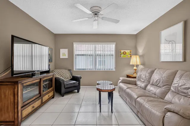  Residence photo 8