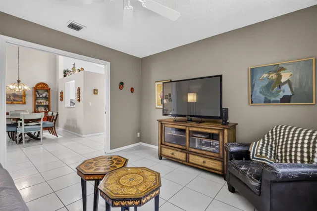  Residence photo 9