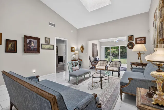  Residence photo 11