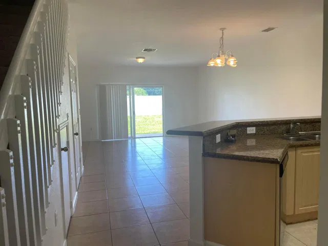 Residence photo 2