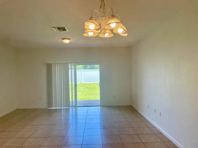 Residence photo 5
