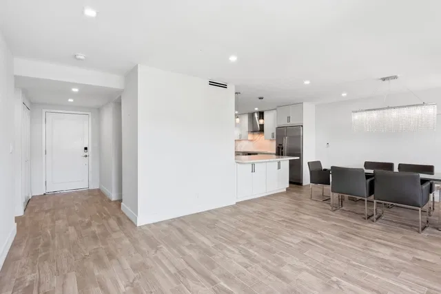 South Palm Beach Unit 2020 photo 14