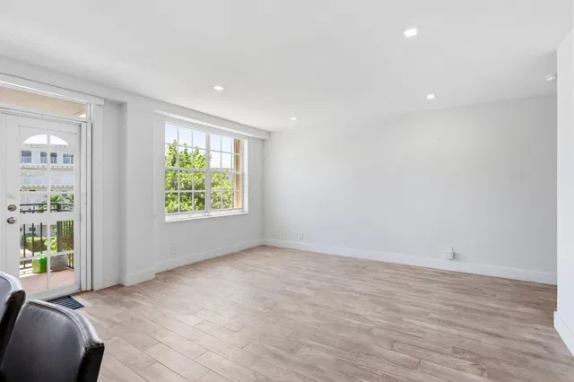 South Palm Beach Unit 2020 photo 18