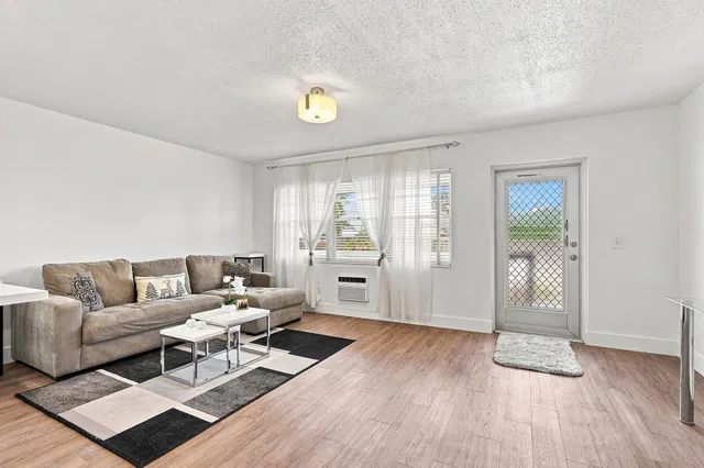  Residence photo 5