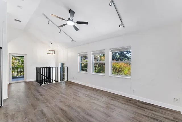 Residence photo 17
