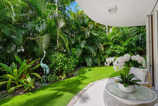 In-Town Palm Beach Unit 3 photo 5