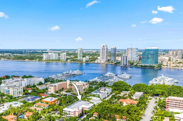 In-Town Palm Beach Unit 3 photo 9