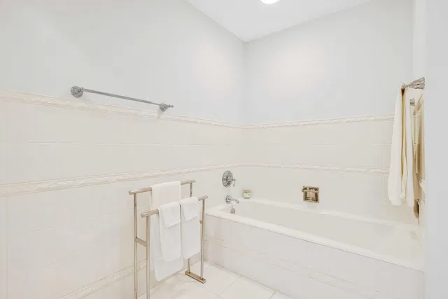 In-Town Palm Beach Unit 3 photo 19