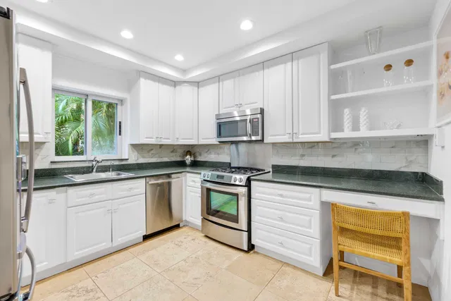 In-Town Palm Beach Unit 3 photo 24