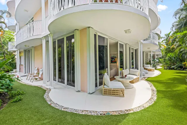 In-Town Palm Beach Unit 3 photo 26