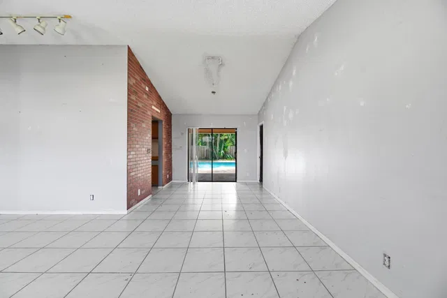  Residence photo 8