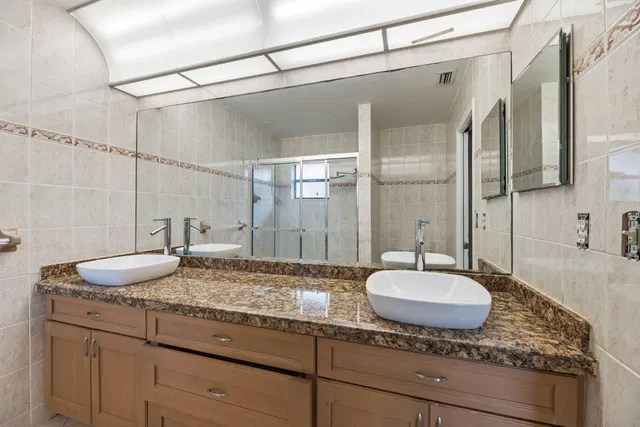  Residence photo 28