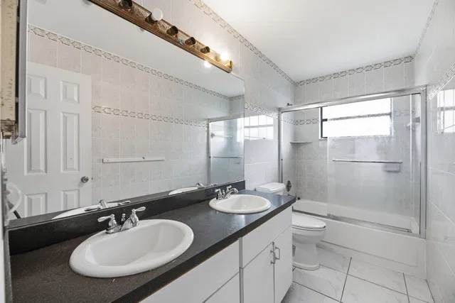  Residence photo 30