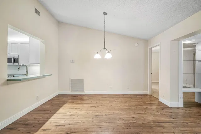 Residence photo 12