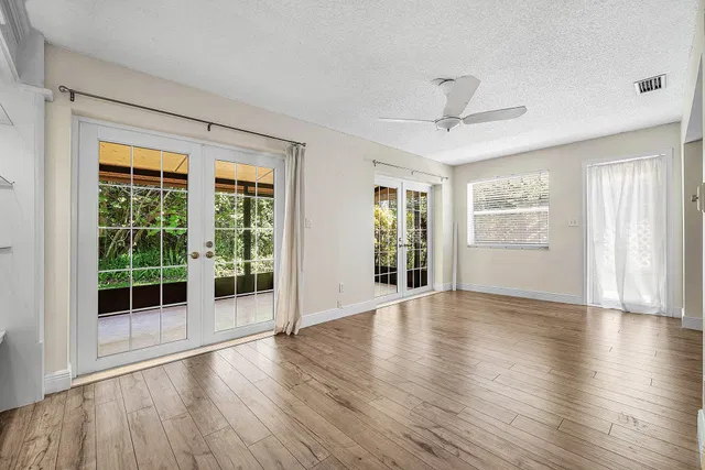 Residence photo 17