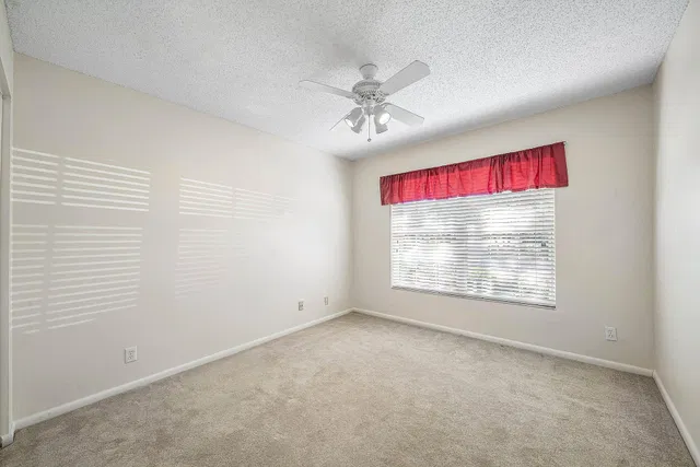 Residence photo 18