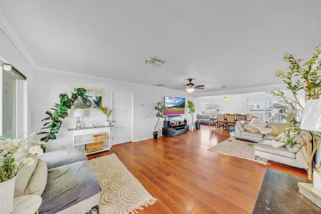 Residence photo 12
