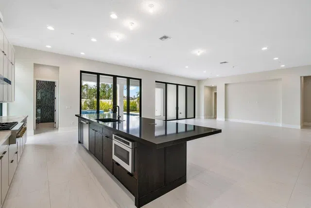 Avenir Unit {Lot 13} photo 14