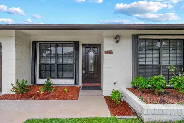 Residence photo 3