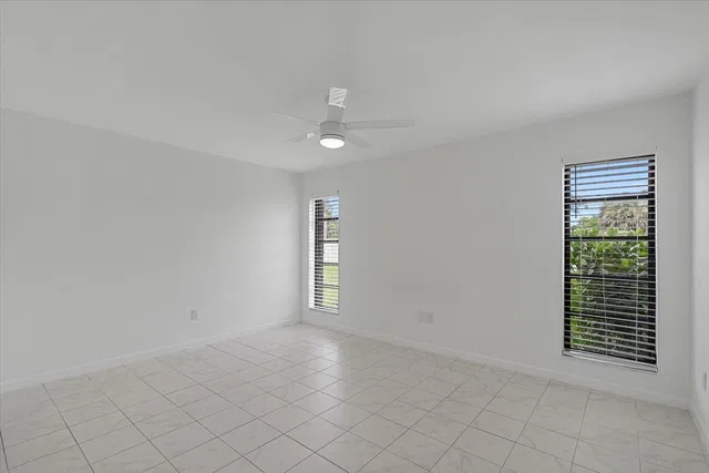 Residence photo 12