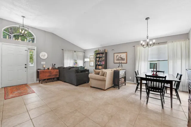 Residence photo 5