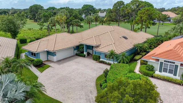 Willoughby Golf Club Residence photo 5