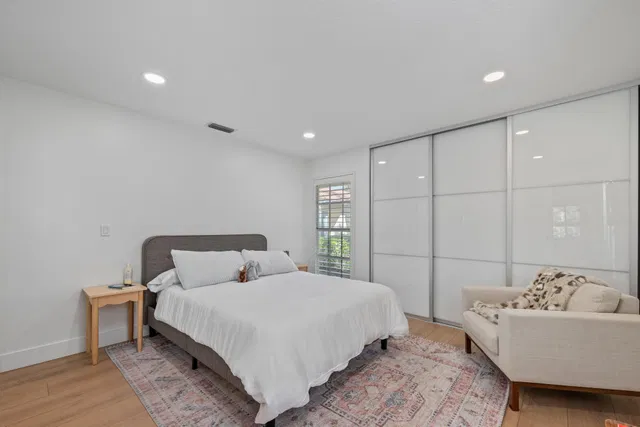  Residence photo 15