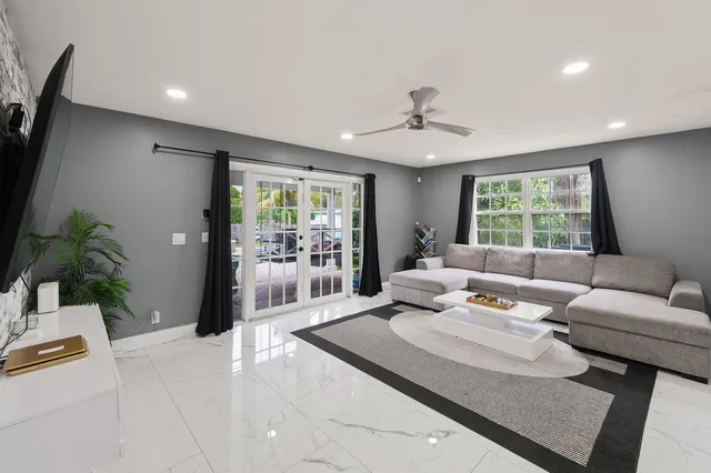Residence photo 12