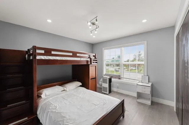Residence photo 17